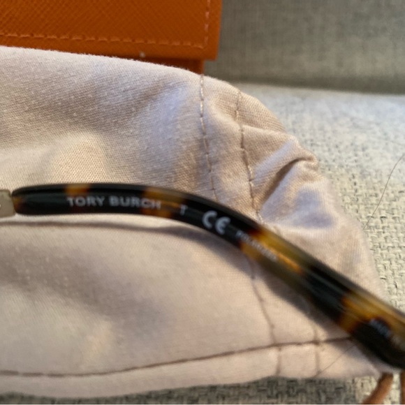 Authentic Tory Burch sunglasses Like new Condition Brown lens , Gold Hardware! - Picture 7 of 9